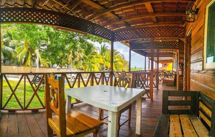 Green Monkey Hostel Bacalar Luaran gambar